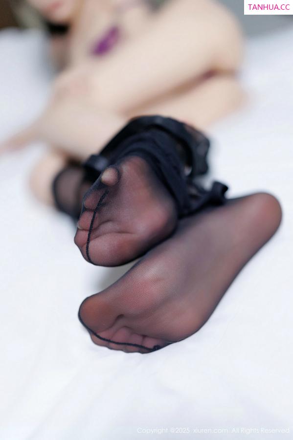   [XiuRen]高清写真图 2025.03.03 No.9957 樱桃小阑子 黑丝美腿第77张图片